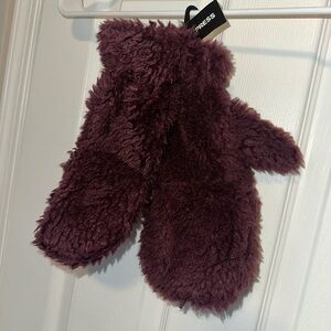 Plush Purple Women’s Express Mittens
